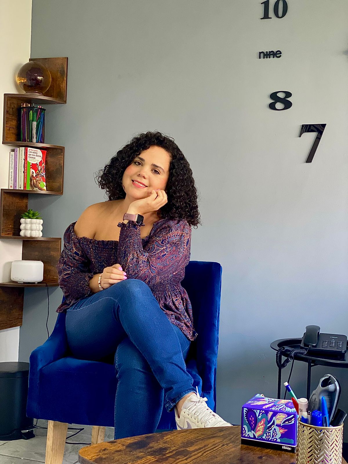 Psic. Mariana Díaz de León, psicóloga cognitivo conductual en Guadalajara, en su consultorio